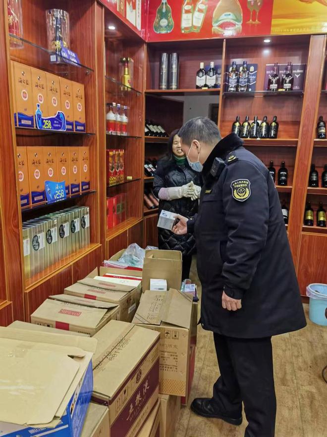 春雷行動2023|夾江縣開展節(jié)前酒類市場專項檢查